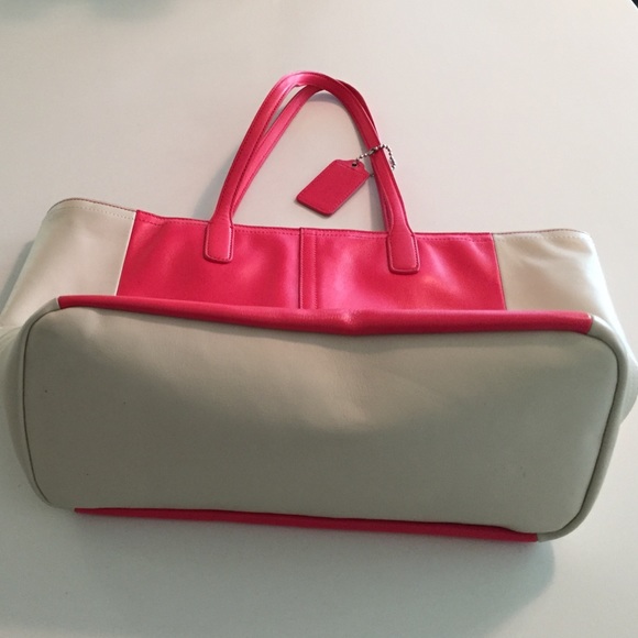 Coach leather pink and cream tote! - Picture 4 of 4